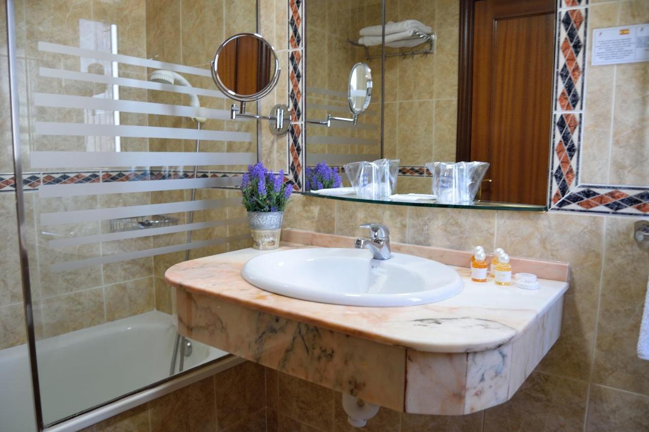 Hotel Mari Carmen Guadix Kültér fotó