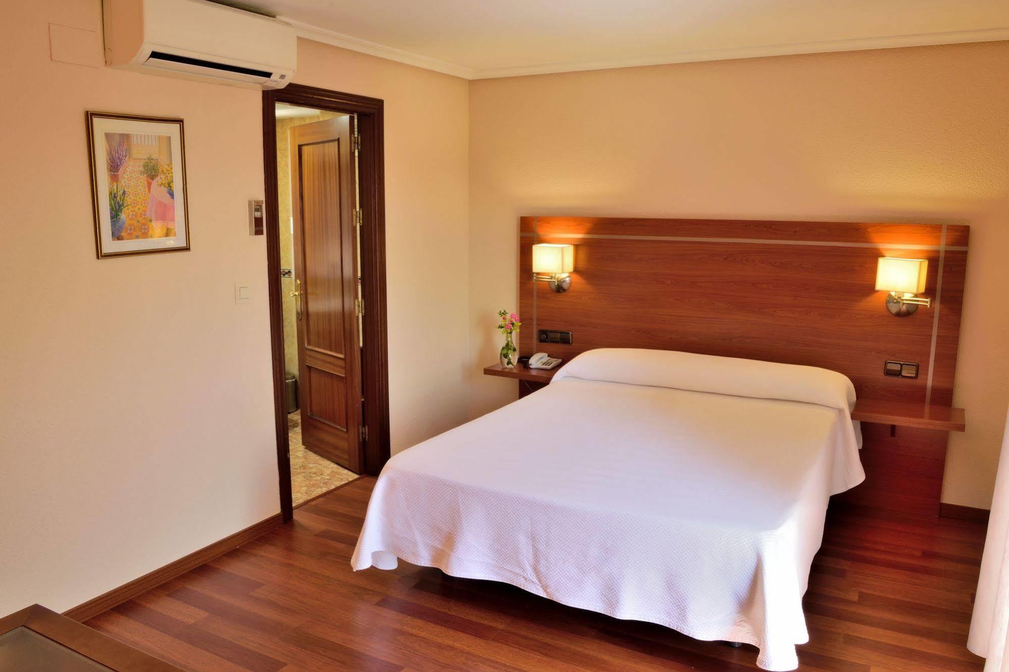 Hotel Mari Carmen Guadix Kültér fotó